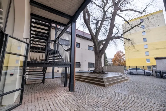 Pronájem obchodního prostoru, Brandýs nad Labem-Stará Boleslav - Brandýs nad Labem, Masarykovo náměstí, 92 m2