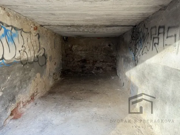 Prodej garáže, Praha, Závišova, 18 m2