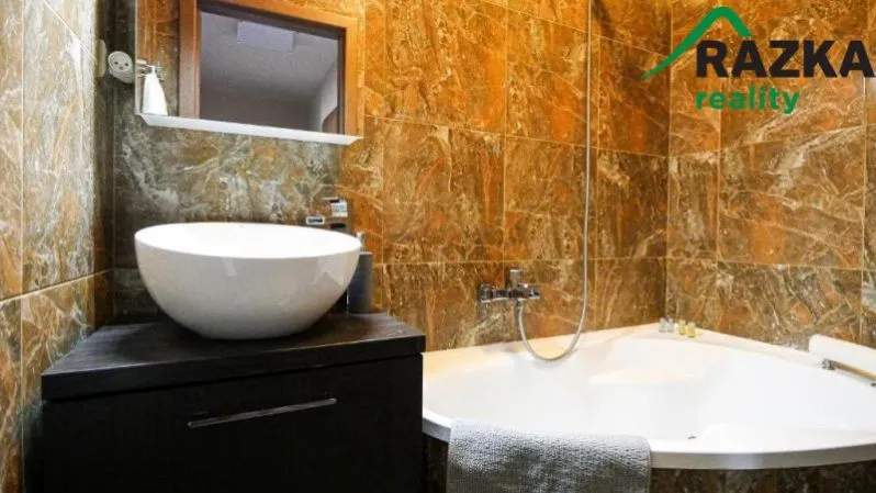 Prodej bytu 2+1, Karlovy Vary, Moravská, 50 m2