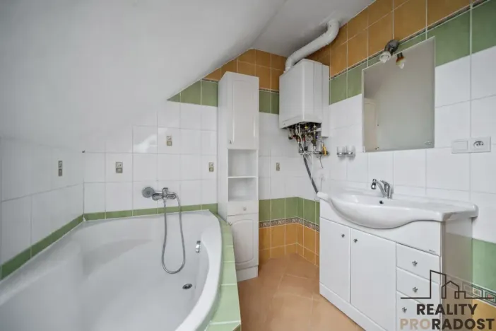 Prodej rodinného domu, Hrochův Týnec, Zámecká, 126 m2