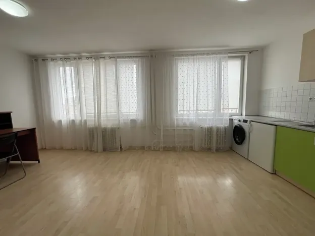 Pronájem bytu 1+kk, Praha - Záběhlice, Topolová, 31 m2
