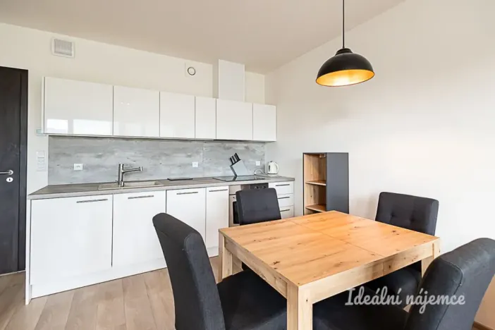 Pronájem bytu 2+kk, Praha, Jankovcova, 55 m2