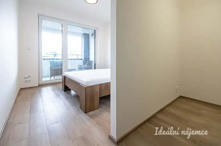 Pronájem bytu 2+kk, Praha, Jankovcova, 55 m2