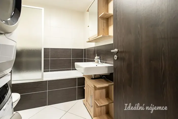 Pronájem bytu 2+kk, Praha, Jankovcova, 55 m2