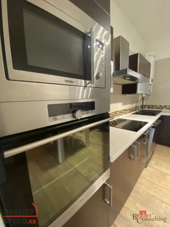 Pronájem bytu 2+1, Opava - Předměstí, Komenského, 69 m2