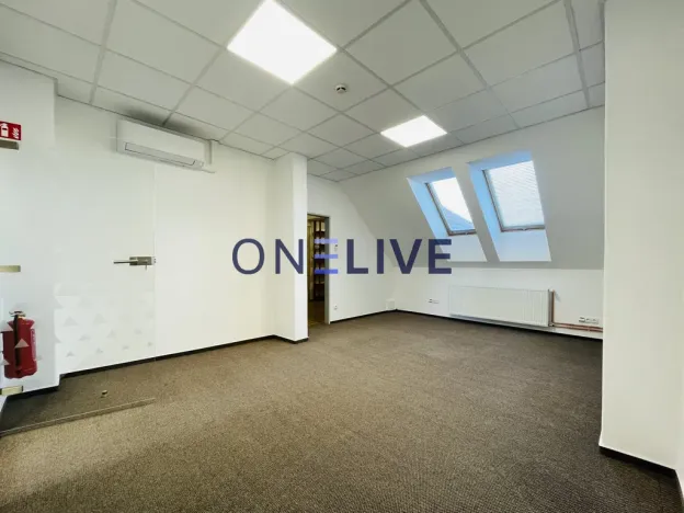 Pronájem kanceláře, Plzeň, náměstí T. G. Masaryka, 365 m2