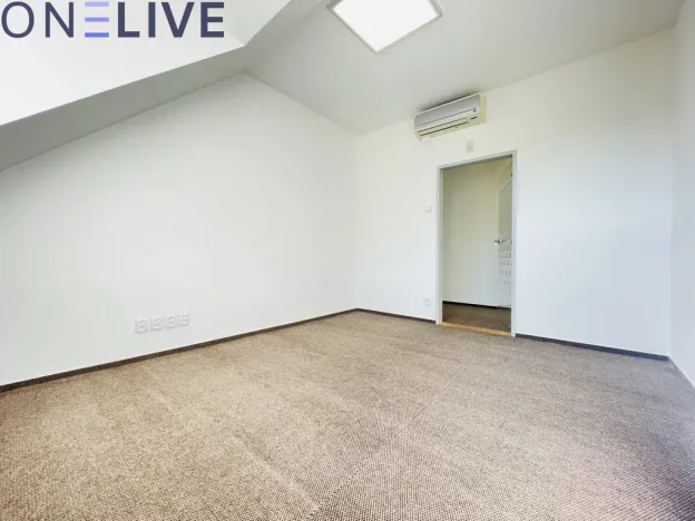 Pronájem kanceláře, Plzeň, náměstí T. G. Masaryka, 365 m2
