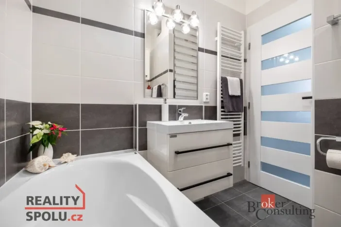 Prodej bytu 2+kk, Lavičky, 44 m2