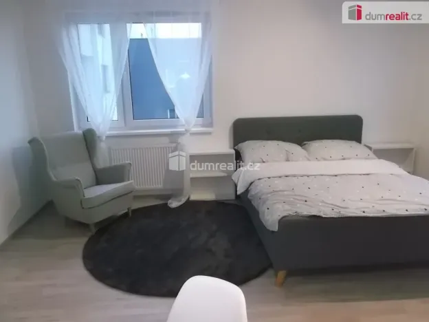 Pronájem bytu 1+kk, Praha - Vysočany, Strnadových, 33 m2