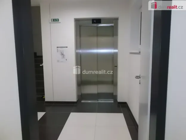 Pronájem bytu 1+kk, Praha - Vysočany, Strnadových, 33 m2