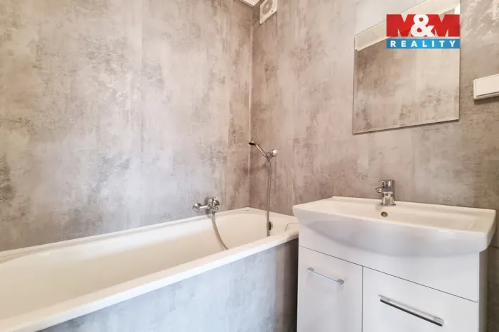 Pronájem bytu 3+1, Karlovy Vary, Budovatelů, 72 m2