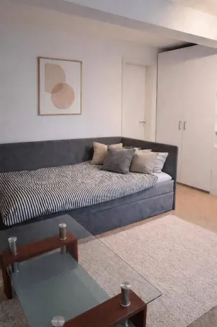 Pronájem bytu 1+1, Praha - Smíchov, Pod Kesnerkou, 40 m2