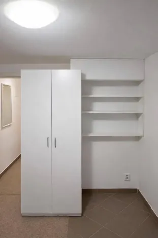 Pronájem bytu 1+1, Praha - Smíchov, Pod Kesnerkou, 40 m2