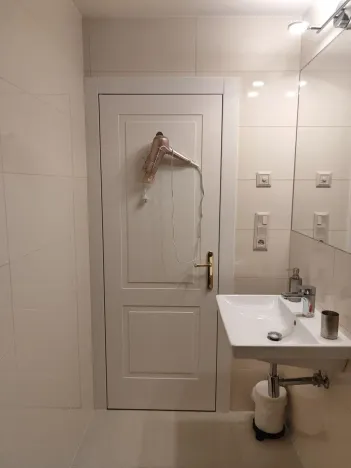 Pronájem bytu 1+kk, Praha - Vinohrady, Záhřebská, 30 m2