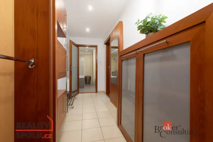 Prodej bytu 2+1, Opava - Předměstí, Vyhlídalova, 64 m2