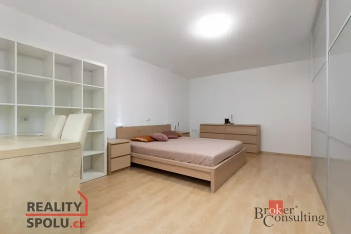 Prodej bytu 2+1, Opava - Předměstí, Vyhlídalova, 64 m2