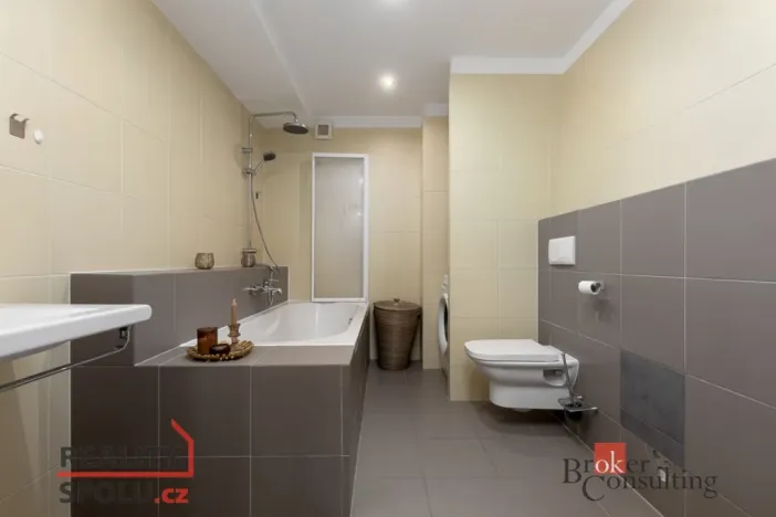 Prodej bytu 2+1, Opava - Předměstí, Vyhlídalova, 64 m2