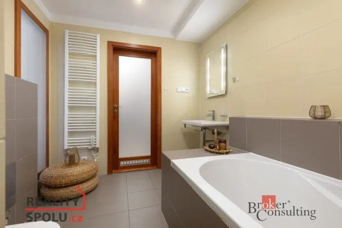 Prodej bytu 2+1, Opava - Předměstí, Vyhlídalova, 64 m2