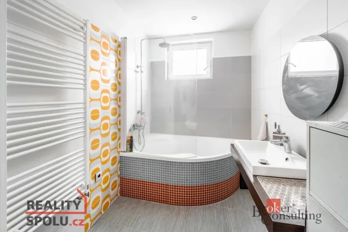 Prodej rodinného domu, Nové Hrady, Zahradní čtvrť, 214 m2