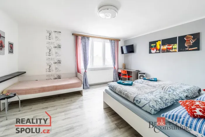 Prodej rodinného domu, Nové Hrady, Zahradní čtvrť, 214 m2