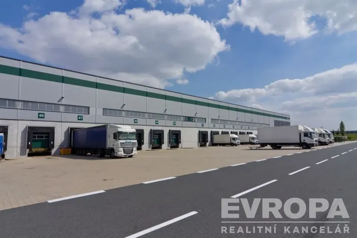 Pronájem skladu, Úžice, 5667 m2