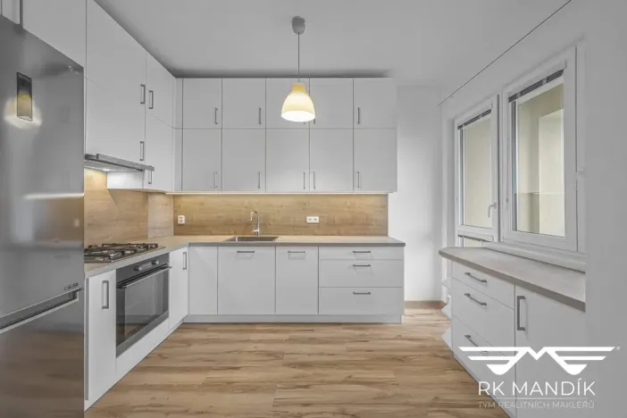 Pronájem bytu 2+kk, Praha - Kobylisy, Kobyliské náměstí, 56 m2