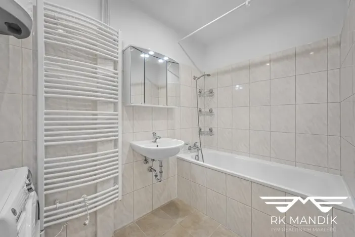 Pronájem bytu 2+kk, Praha - Kobylisy, Kobyliské náměstí, 56 m2
