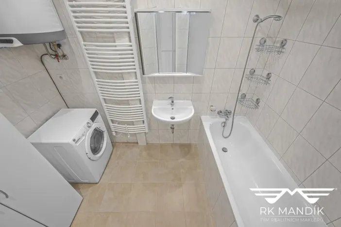 Pronájem bytu 2+kk, Praha - Kobylisy, Kobyliské náměstí, 56 m2