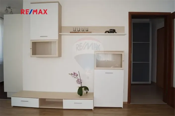 Pronájem bytu 1+kk, Praha - Vinoř, Českodubská, 36 m2