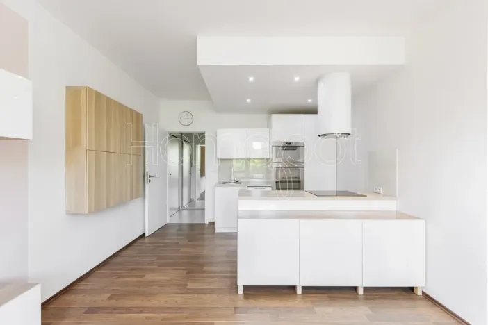 Pronájem bytu 2+kk, Praha, Bermanova, 51 m2