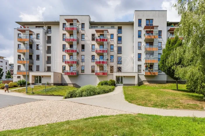 Pronájem bytu 2+kk, Praha, Bermanova, 51 m2