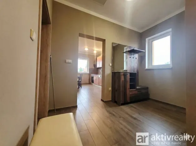 Pronájem bytu 3+1, Libiš, Za Kralupkou, 100 m2