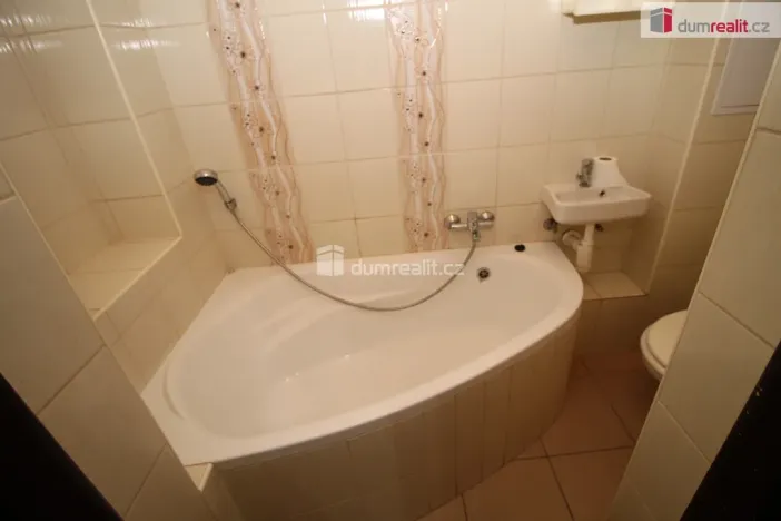 Pronájem bytu 2+1, Karlovy Vary - Rybáře, Lad. Koubka, 60 m2