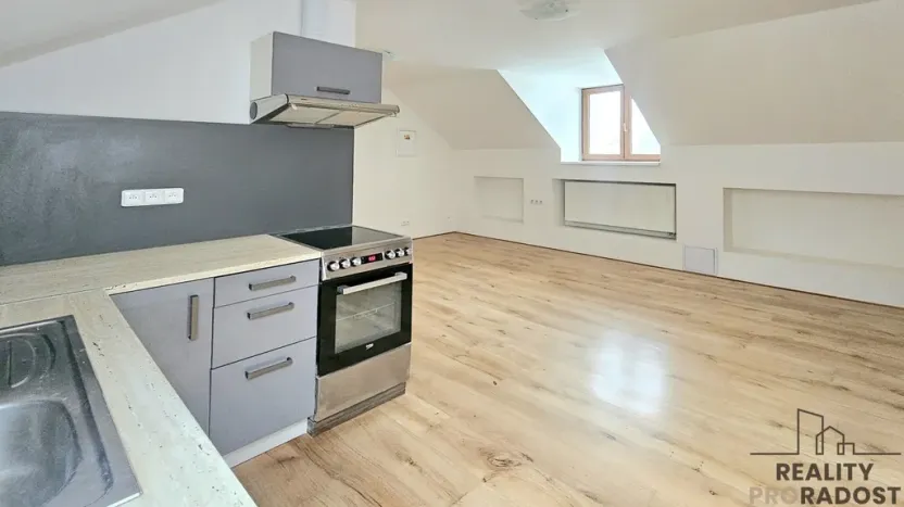 Pronájem bytu 1+kk, Třebotov, Hlavní, 36 m2