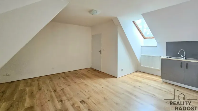 Pronájem bytu 1+kk, Třebotov, Hlavní, 36 m2