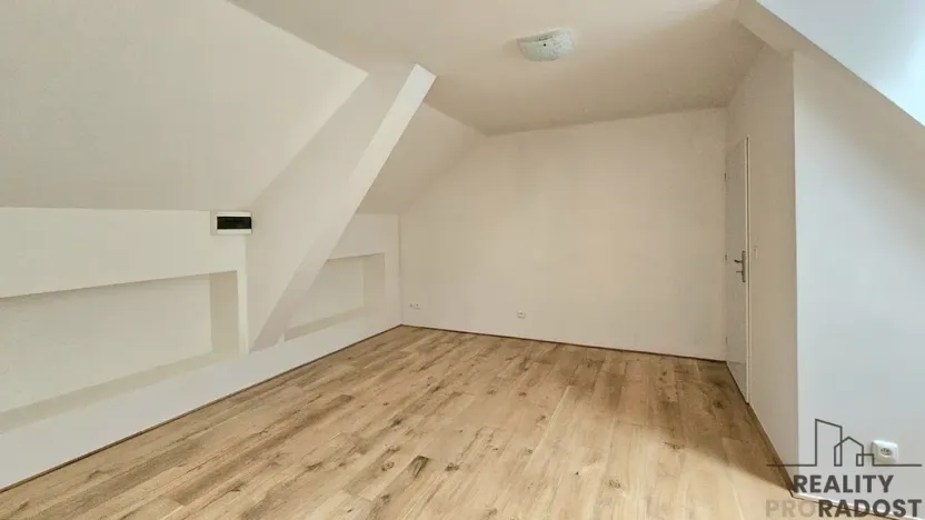 Pronájem bytu 1+kk, Třebotov, Hlavní, 36 m2