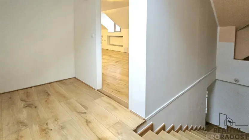 Pronájem bytu 1+kk, Třebotov, Hlavní, 36 m2