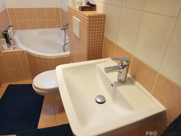 Pronájem bytu 2+1, Praha, Doudova, 64 m2