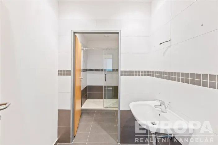 Pronájem kanceláře, Praha - Nusle, Doudlebská, 883 m2