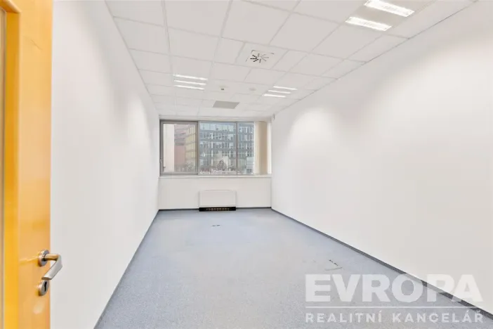 Pronájem kanceláře, Praha - Nusle, Doudlebská, 956 m2