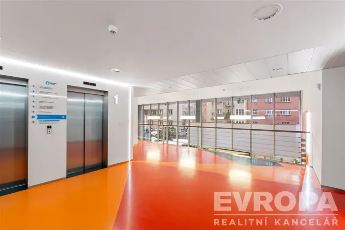 Pronájem kanceláře, Praha - Nusle, Doudlebská, 250 m2