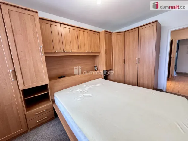 Pronájem bytu 3+1, Praha - Kobylisy, Chotovická, 70 m2