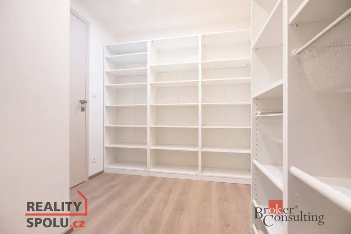 Pronájem bytu 2+kk, Praha - Hloubětín, Domalípova, 66 m2