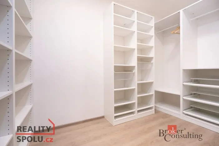 Pronájem bytu 2+kk, Praha - Hloubětín, Domalípova, 66 m2