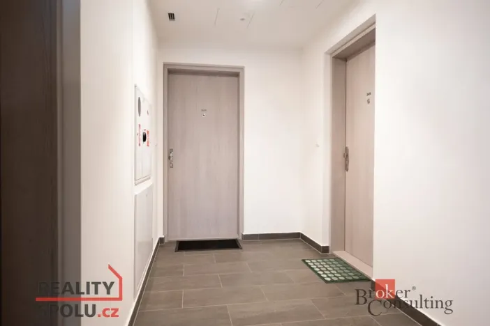 Pronájem bytu 2+kk, Praha - Hloubětín, Domalípova, 66 m2