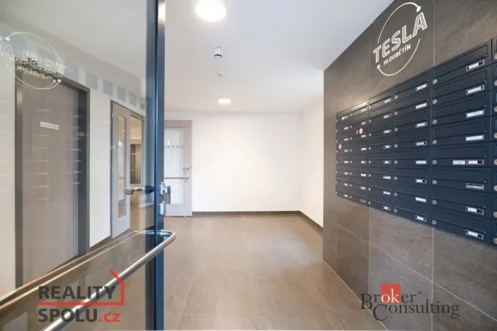 Pronájem bytu 2+kk, Praha - Hloubětín, Domalípova, 66 m2