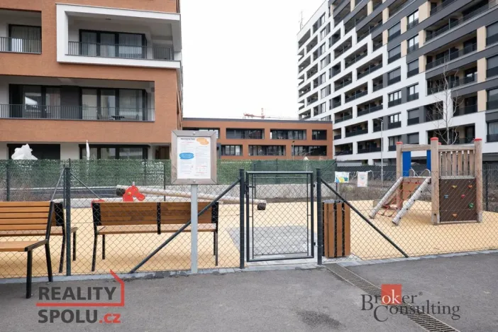 Pronájem bytu 2+kk, Praha - Hloubětín, Domalípova, 66 m2