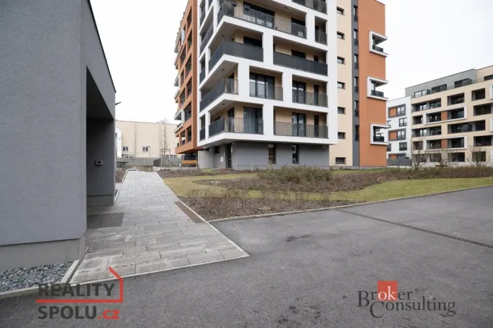 Pronájem bytu 2+kk, Praha - Hloubětín, Domalípova, 66 m2