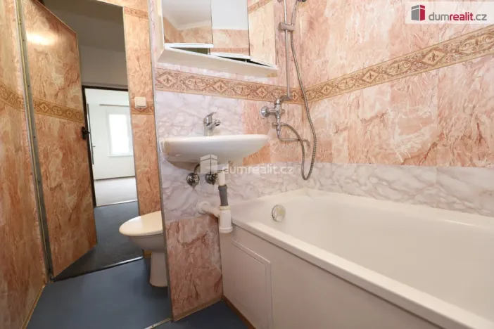 Prodej bytu 2+1, Hroznětín, Sídliště, 64 m2