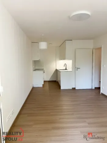 Pronájem bytu 2+kk, Praha - Kobylisy, Mirovická, 44 m2